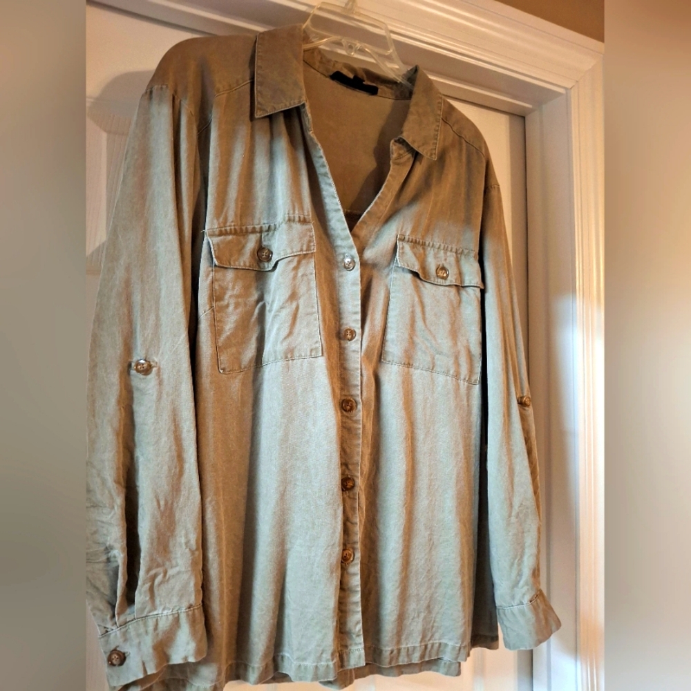 Jane  and Delancey - Picture 2 of 6